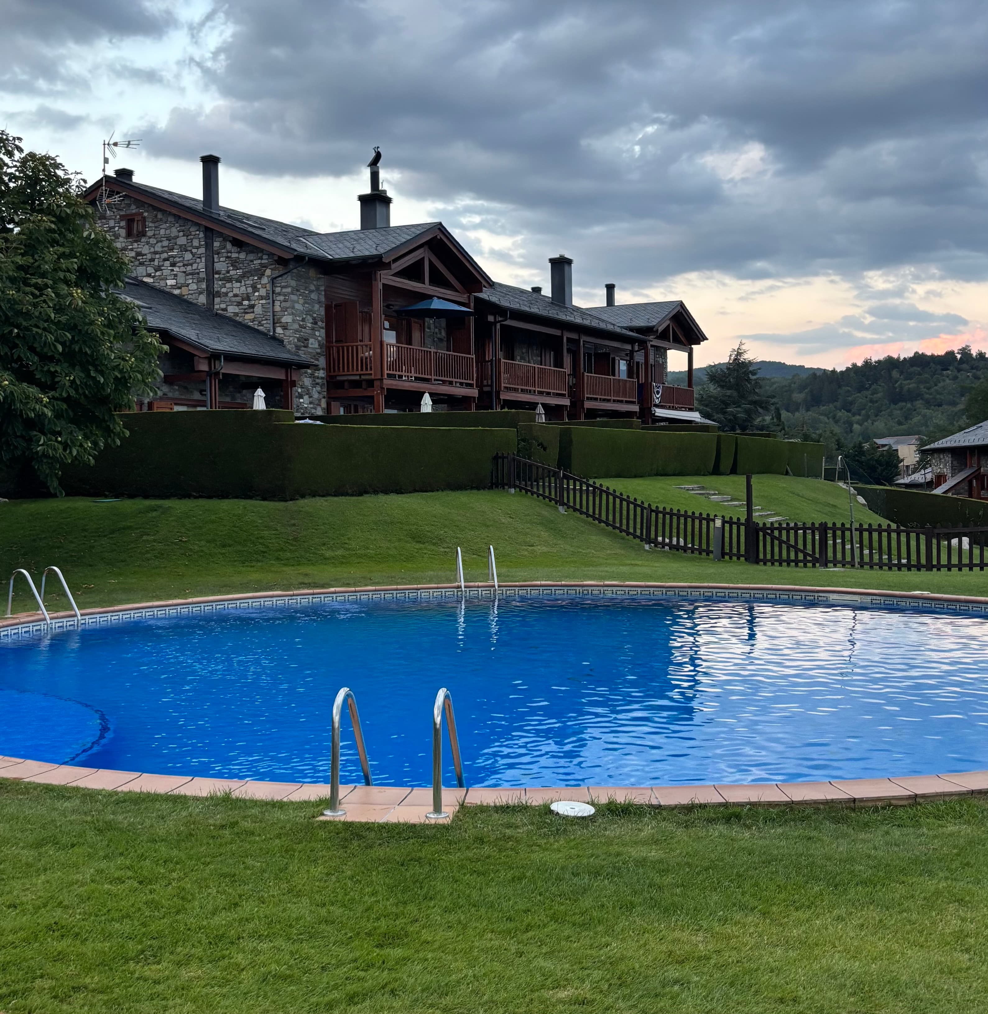 Casa unifamiliar en comunidad con piscina - foto 1